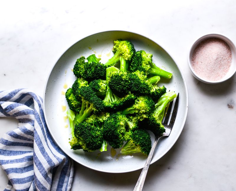 SIMPLE STEAMED BROCCOLI-1