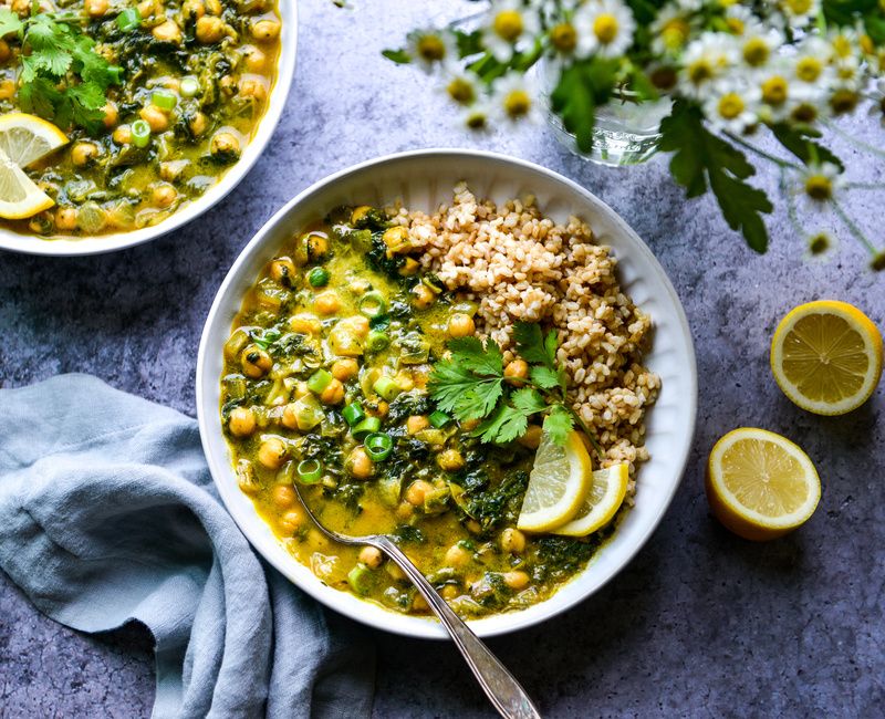 YELLOW CHICKPEA AND SPINACH CURRY VEGAN-1